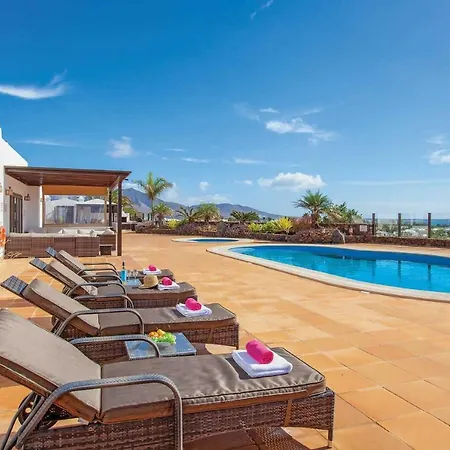 Playa Blanca Sleeps 10 Pool Air Con Wifi Willa Playa Blanca (Lanzarote)