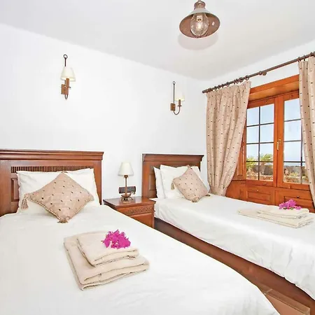 Playa Blanca Sleeps 10 Pool Air Con Wifi Willa